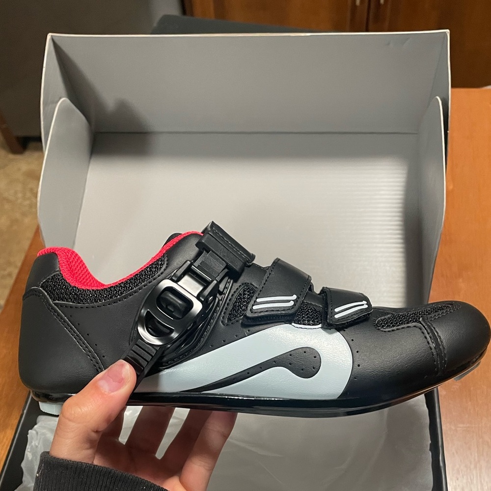Brand new Peloton size 7 cycling shoes!